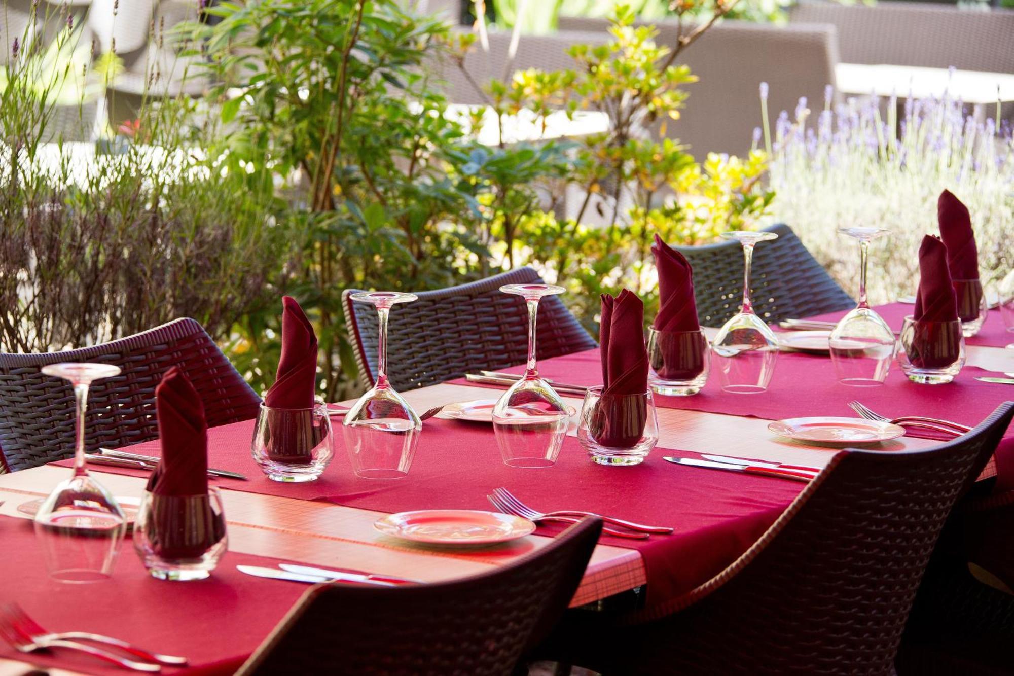 Logis Hotel-Restaurant Le Chene Vert Saint-Pourçain-sur-Sioule Buitenkant foto