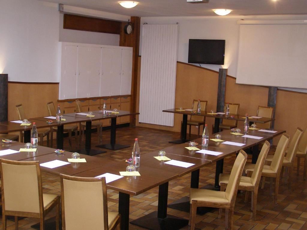 Logis Hotel-Restaurant Le Chene Vert Saint-Pourçain-sur-Sioule Buitenkant foto
