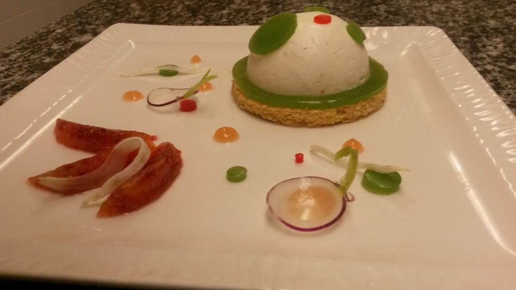 Logis Hotel-Restaurant Le Chene Vert Saint-Pourçain-sur-Sioule Buitenkant foto