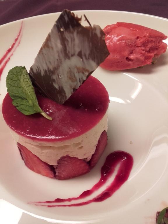 Logis Hotel-Restaurant Le Chene Vert Saint-Pourçain-sur-Sioule Buitenkant foto